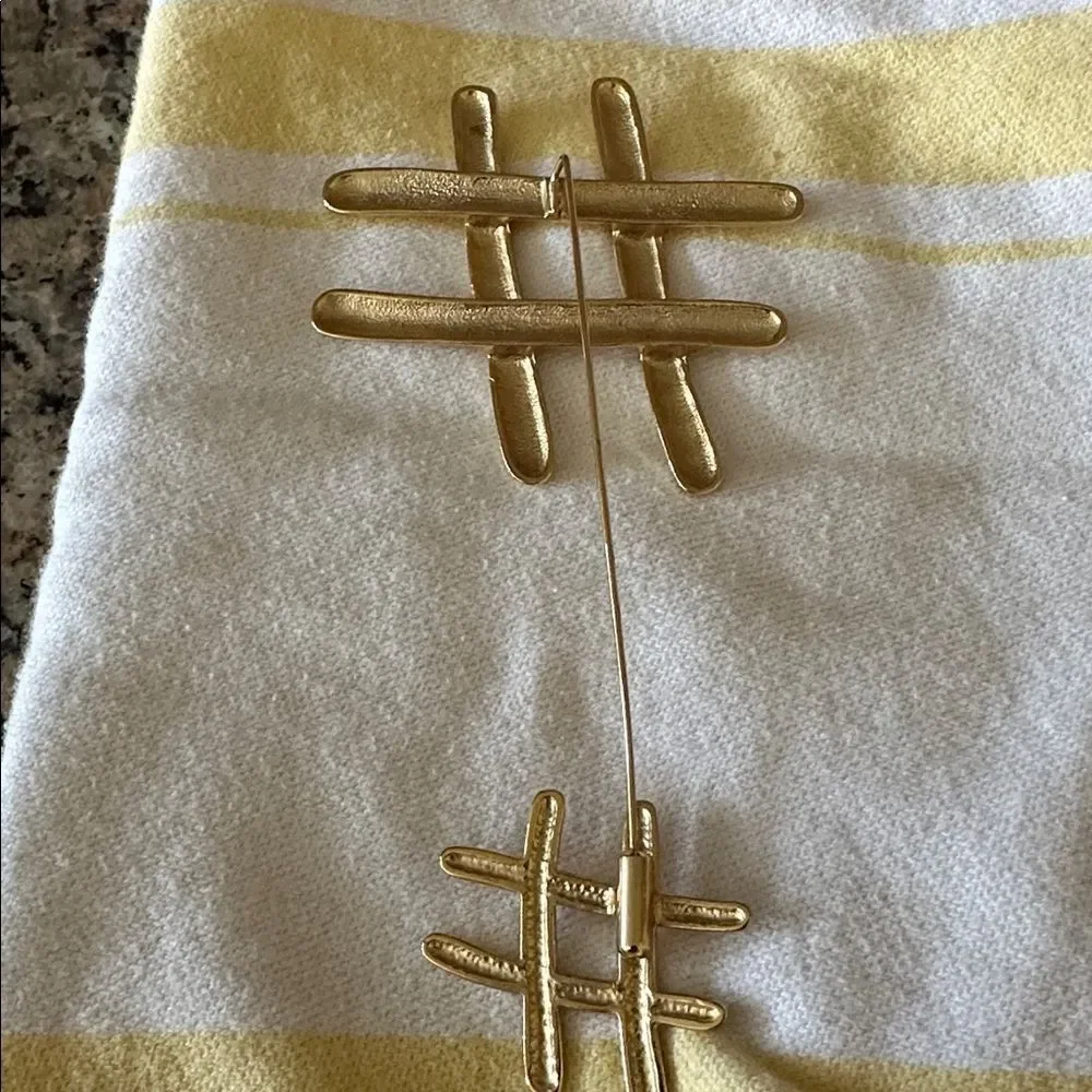 Vintage Gold Tone Hashtag “jabot” pin lapel pin brooch